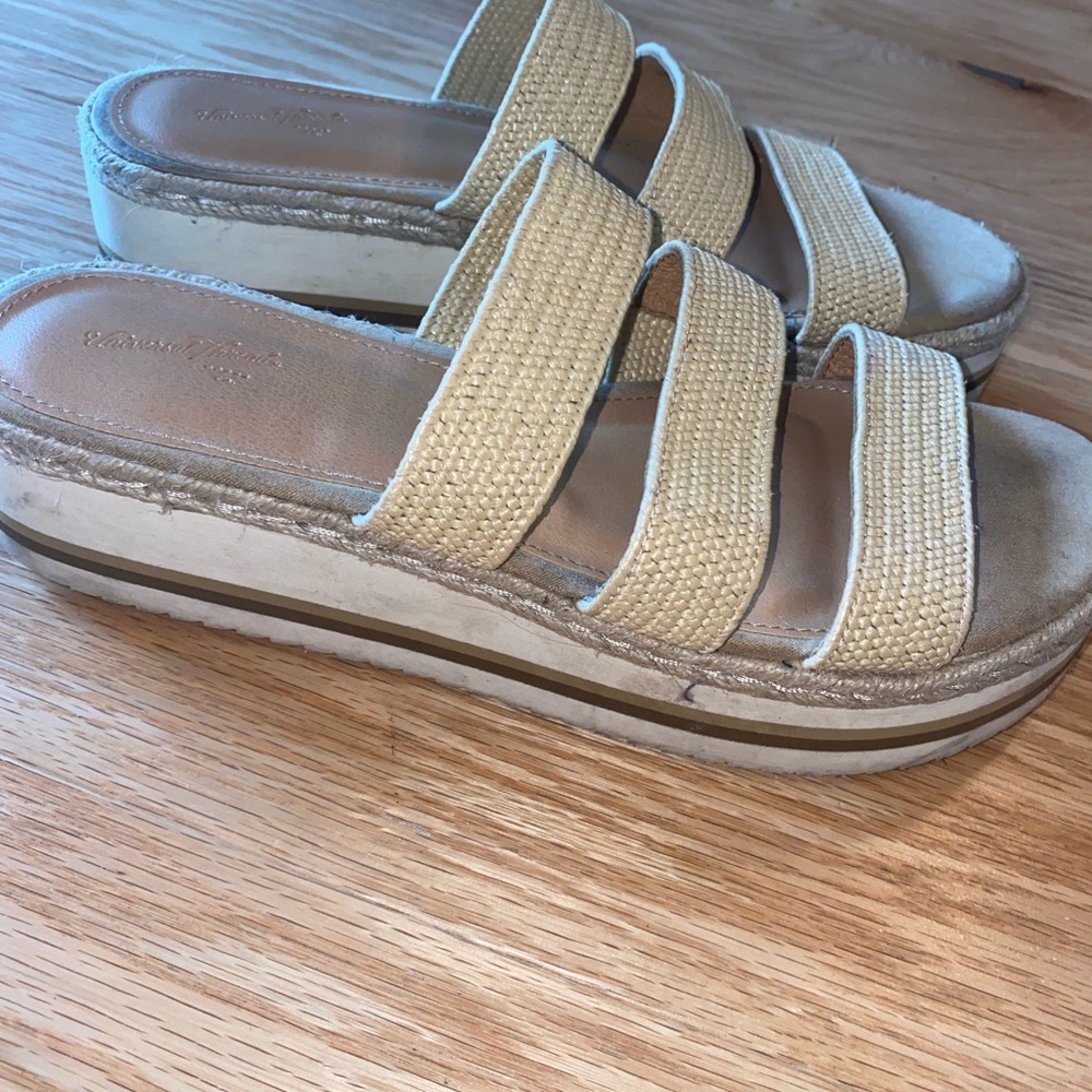 Platform Sandal - Picture 2 of 5